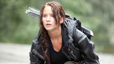 Die Tribute von Panem: Catching Fire - Harry Potters Kinotage sind ja bekanntlich gezählt. Platz für Die Tribute von Panem. Der zweite Teil Catching Fire setzt da an, wo der Erstling aufhört. Katniss (Jennifer Lawrence) und ihr Freund Peeta (Josh Hutcherson) haben die Hungerspiele überlebt. Jetzt sollen die beiden wider Erwarten aber nochmal gegeneinander antreten