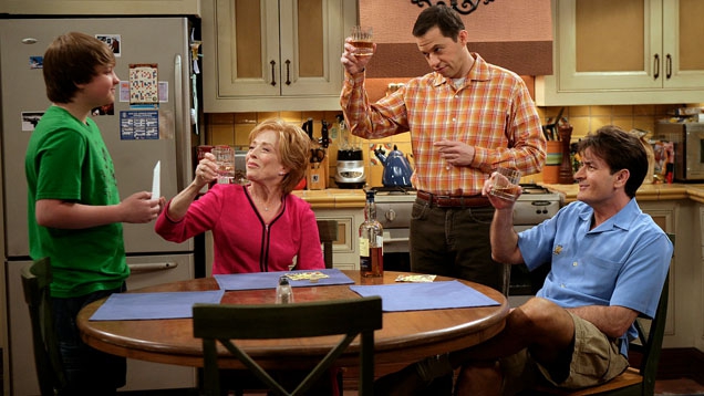 Two and a half Men: Charlies Abgang wird lustig