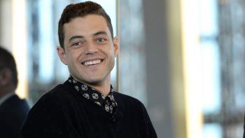 Mr. Robot spielt Freddy Mercury