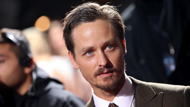 Tom Schilling im Trailer zu Tod den Hippies - Es lebe der Punk!
